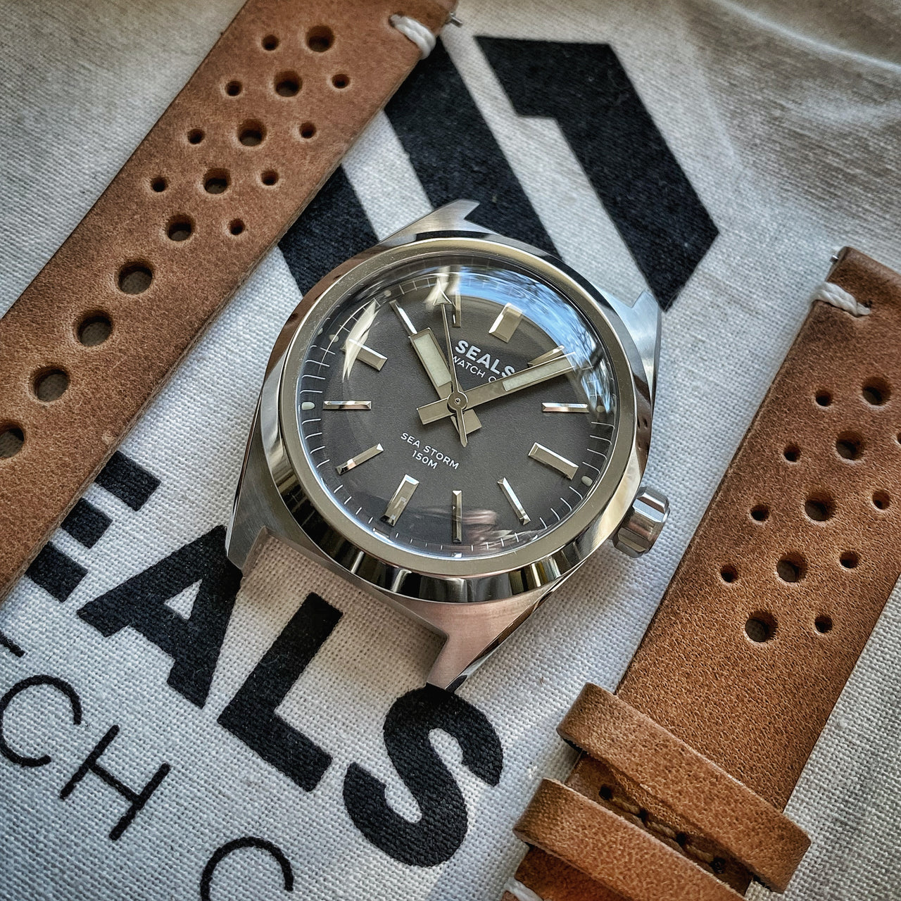 "Sea Storm" Dive Watch - Fixed Bezel - No Date - Seals Watch Co