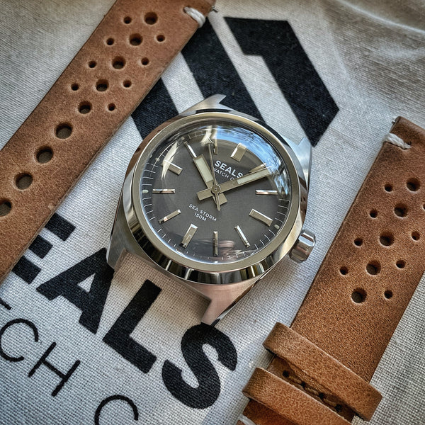 Sea Storm No-Date — 38mm Fixed Bezel in primary color